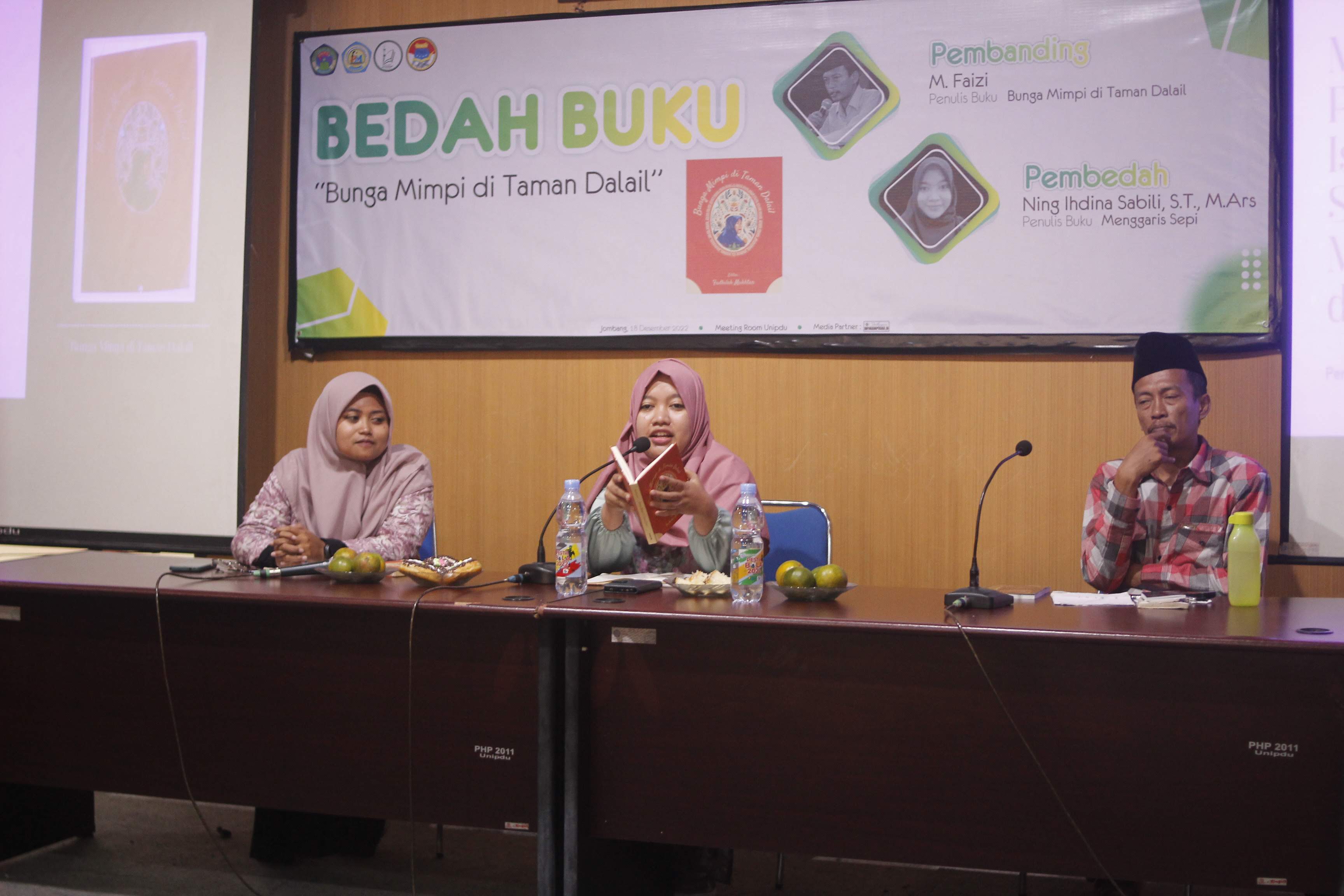 Bedah Buku Bunga Mimpi di Taman Dalail  - (Ada 1 foto)